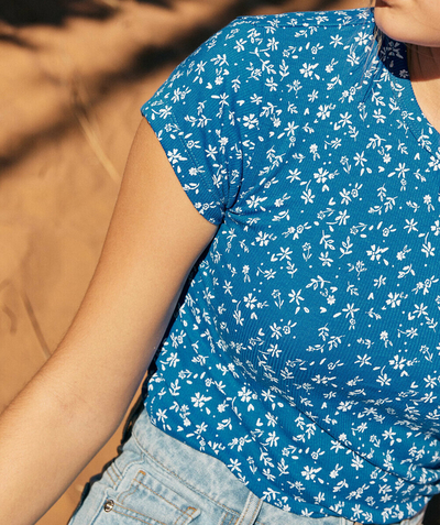 CategoryModel (8821760524430@184)  - t-shirt manches courtes fille en coton bio côtelé bleu électrique et imprimé fleuri