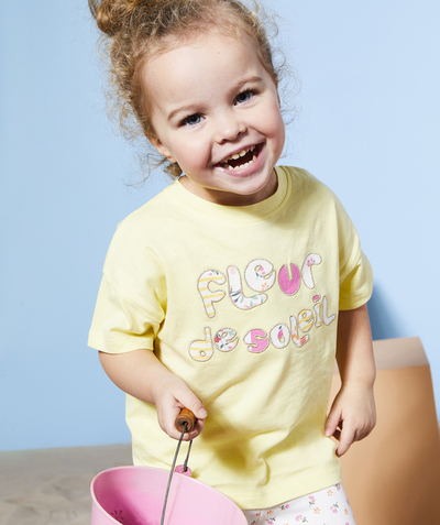 CategoryModel (8824502976654@15)  - Gebloemd T-shirt met korte mouwen voor babymeisjes in geel biologisch katoen