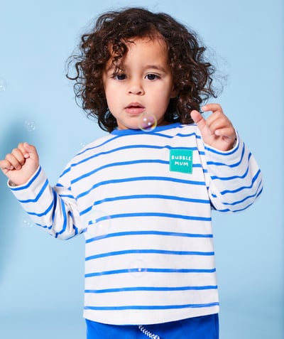 CategoryModel (8825518719118@5)  - T-SHIRT MET LANGE MOUWEN VOOR BABYJONGENS IN WIT BIOKATOEN MET BLAUWE STREPEN