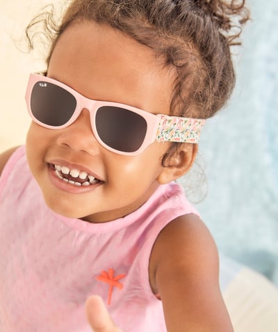 CategoryModel (8824437670030@2157)  - lunettes de soleil bébé fille roses avec attache élastiquée