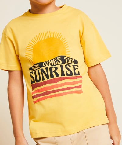 CategoryModel (8821761147022@6557)  - t-shirt manches courtes garçon en coton bio jaune moutarde motif soleil