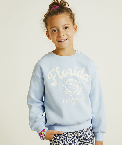 CategoryModel (8824928927886@20)  - sweat fille en fibres recyclées bleu ciel thème campus blanc