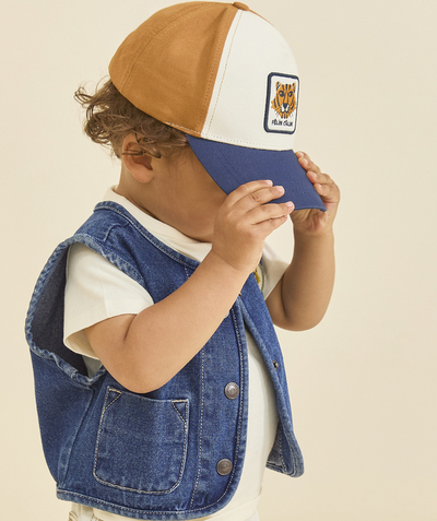 CategoryModel (8825060130958@10)  - baby jongen wit blauw en camel pet met tijger patch