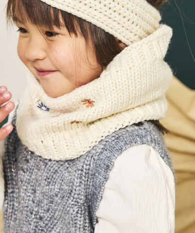 CategoryModel (8824765350030@174)  - Snood bébé fille tricoté crème en fibres recyclées détails fleuris