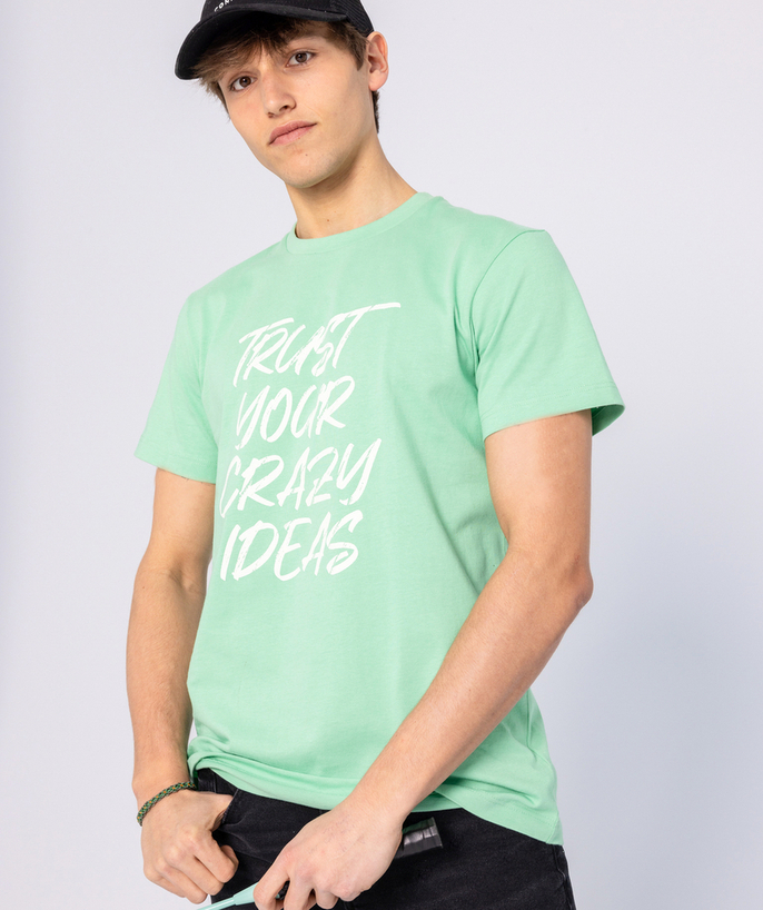   - HET MINTGROENE T-SHIRT VAN BIOLOGISCH KATOEN MET EEN BOODSCHAP