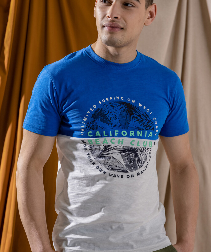   - BLAUW EN WIT T-SHIRT MET CALIFORNISCHE AFBEELDING