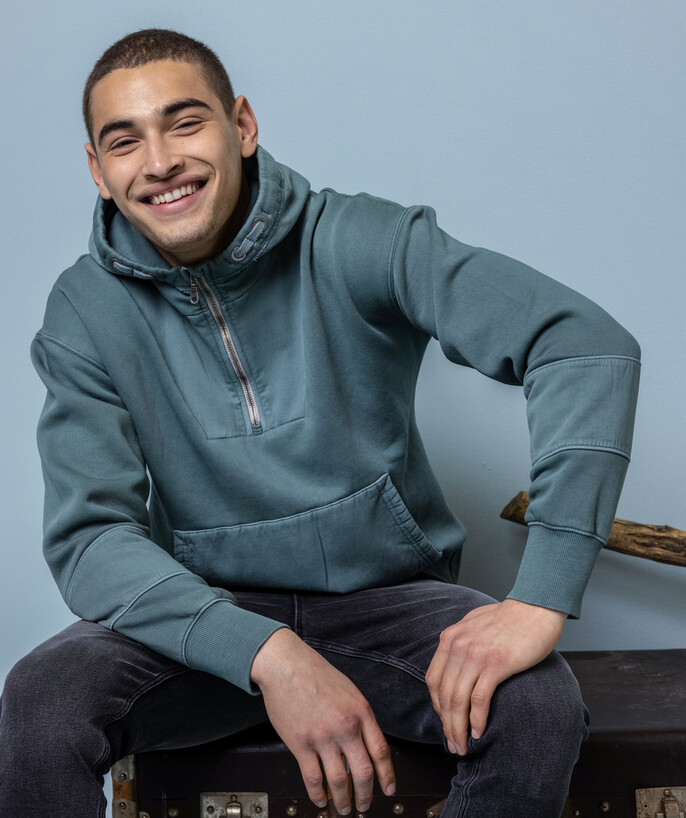   - LE SWEAT VERT GRISÉ ZIP ET POCHES AVEC CAPUCHE