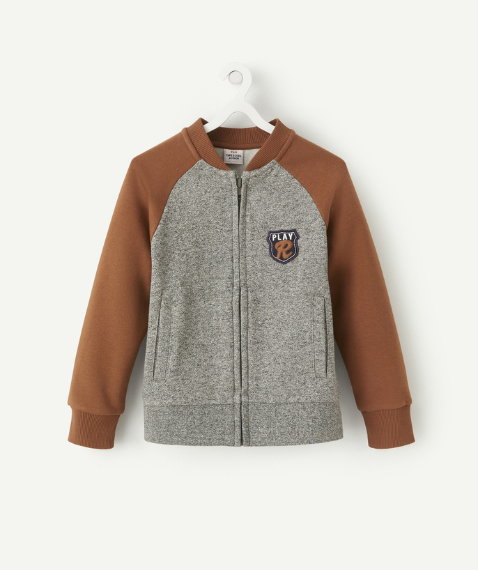   - GILET ZIPPÉ GARÇON EN FIBRES RECYCLÉES GRIS ET CAMEL AVEC PATCH