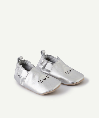 CategoryModel (8826076004494@13)  - CHAUSSONS EN CUIR BÉBÉ FILLE COULEUR ARGENTÉE AVEC MOTIFS CHATS BRODÉS