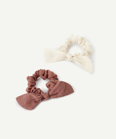 CategoryModel (8824929026190@714)  - SET VAN 2 SCRUNCHIES VOOR MEISJES, OUDROZE EN ECRU MET STRIKKEN