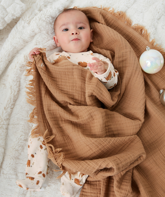   - BROWN FRINGED MUSLIN COT BLANKET 75 X 100 CM